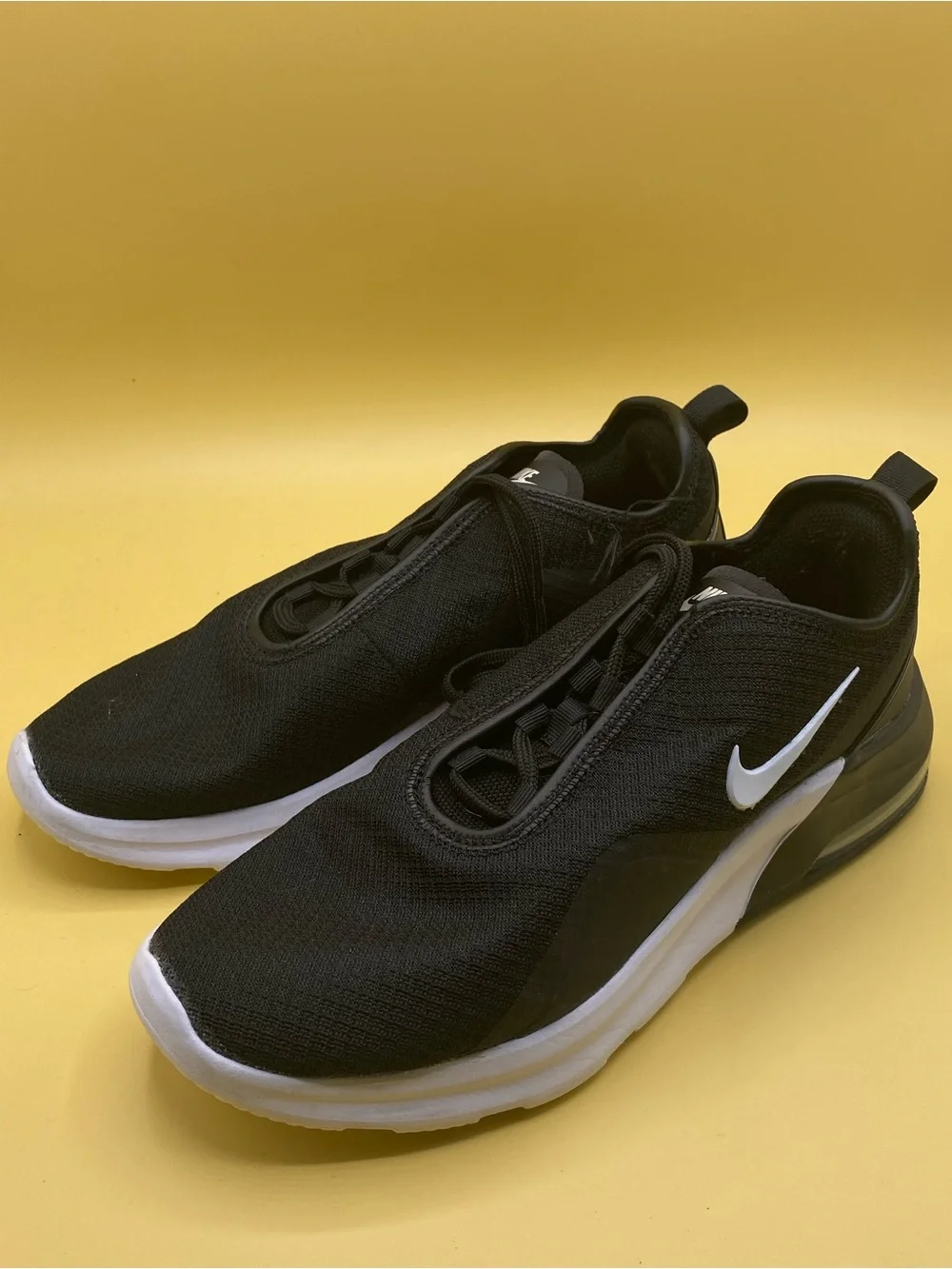 Nike Air Max Motion 2 'Black White'
